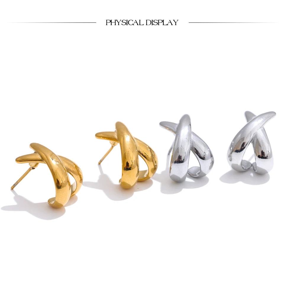 Minimalist geometric earrings in gold-plated stainless steel.