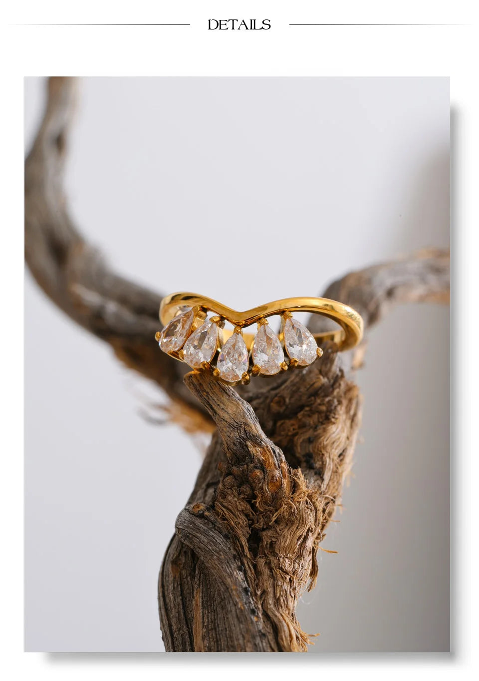 Cubic zirconia flower geometric ring in 18K gold-plated stainless steel with cubic zirconia.
