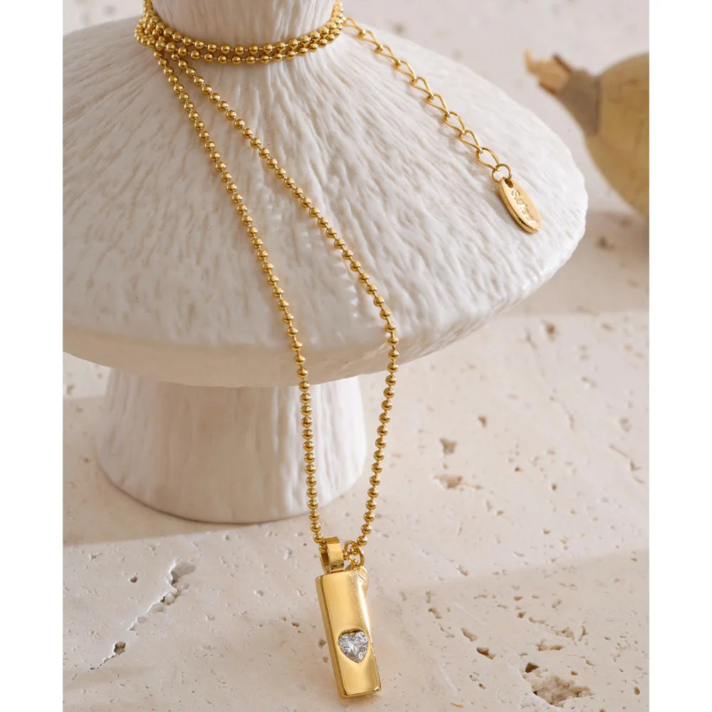 Cubic zirconia heart geometric necklace in gold-plated stainless steel with cubic zirconia.