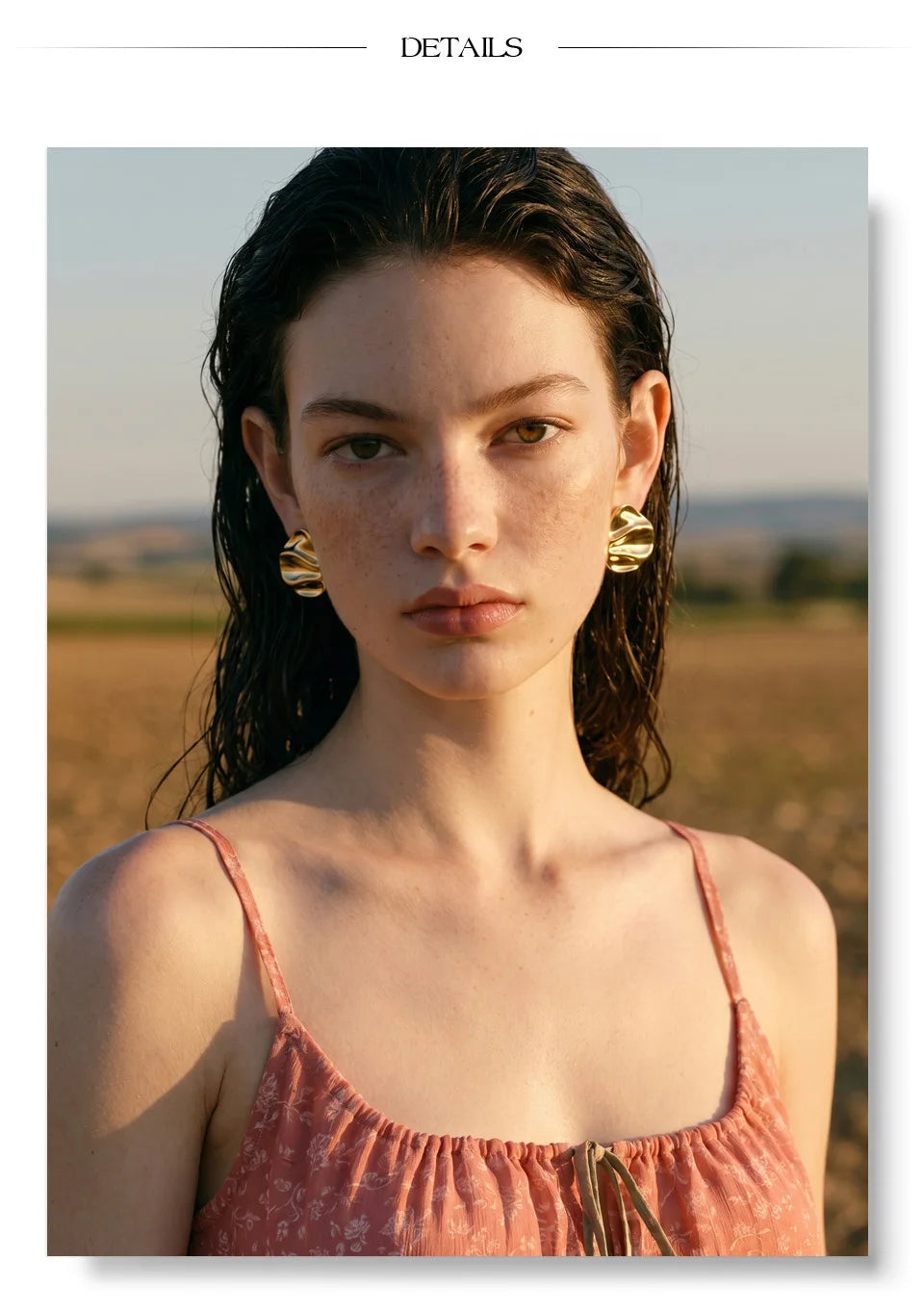 Geometric earrings in gold-plated stainless steel.