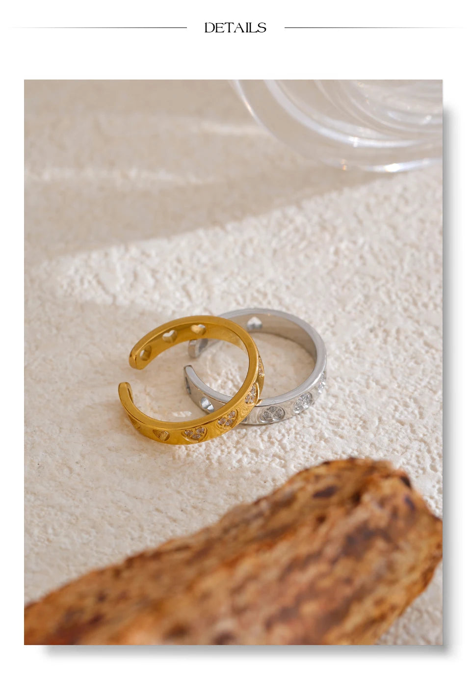 Cubic zirconia heart ring in gold-plated stainless steel with cubic zirconia.
