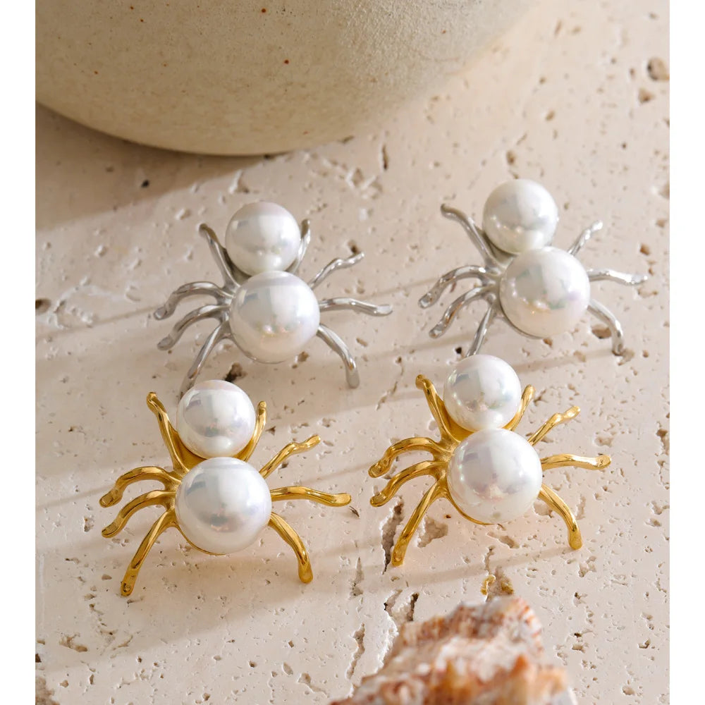 Pearl geometric earrings in gold-plated stainless steel with pearl.