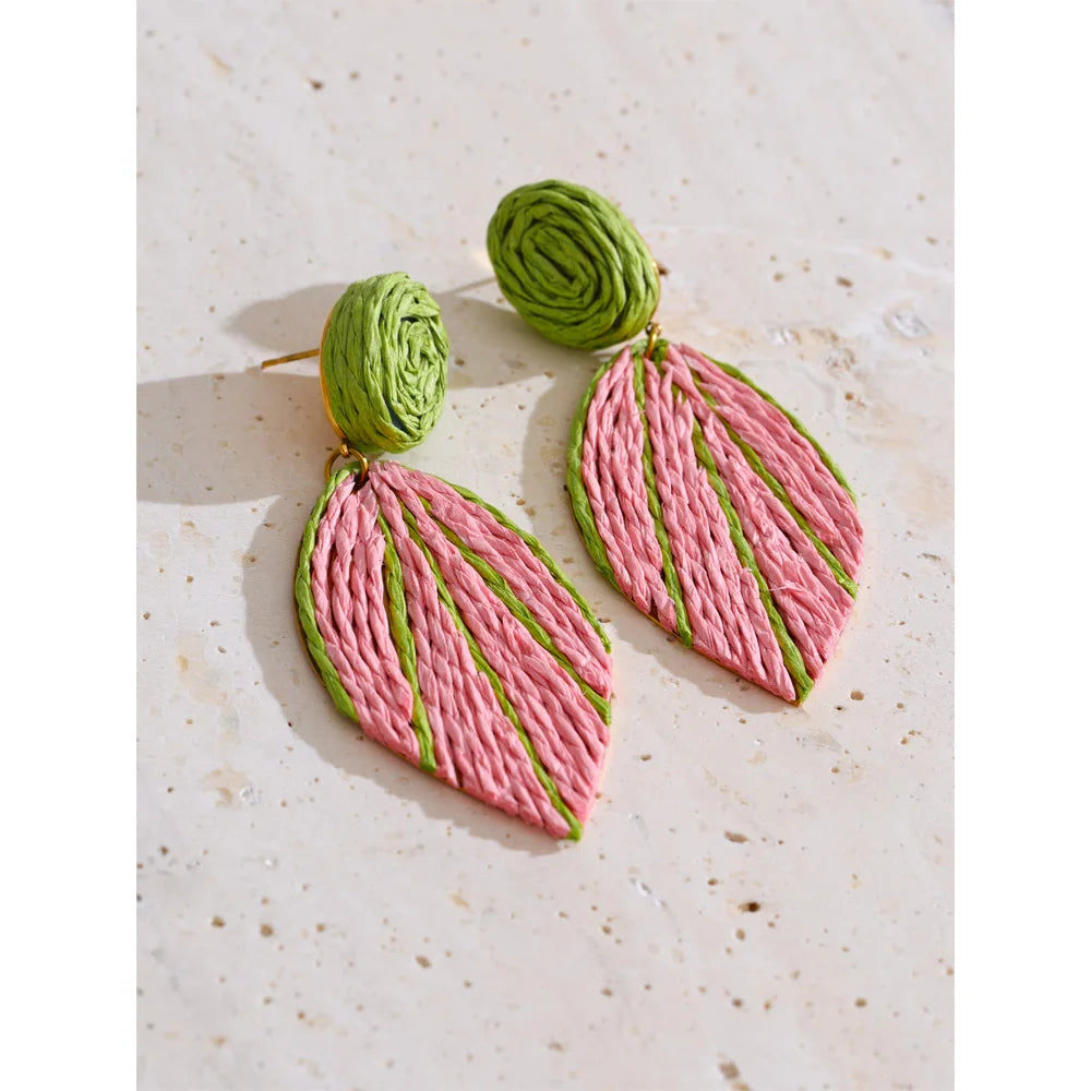 Green star earrings in gold-plated stainless steel.
