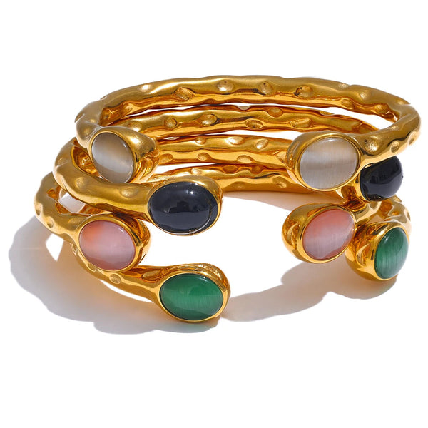 Gold-plated bracelet with natural stones.