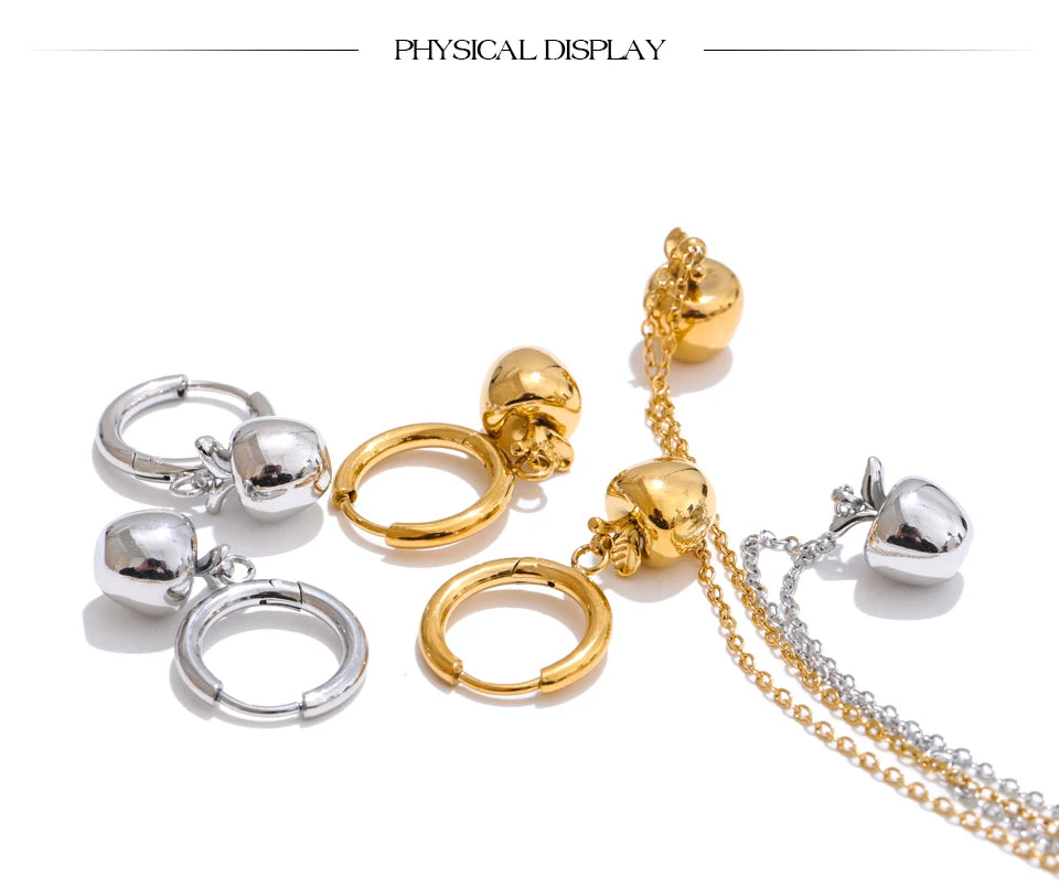 Geometric earrings in gold-plated stainless steel.