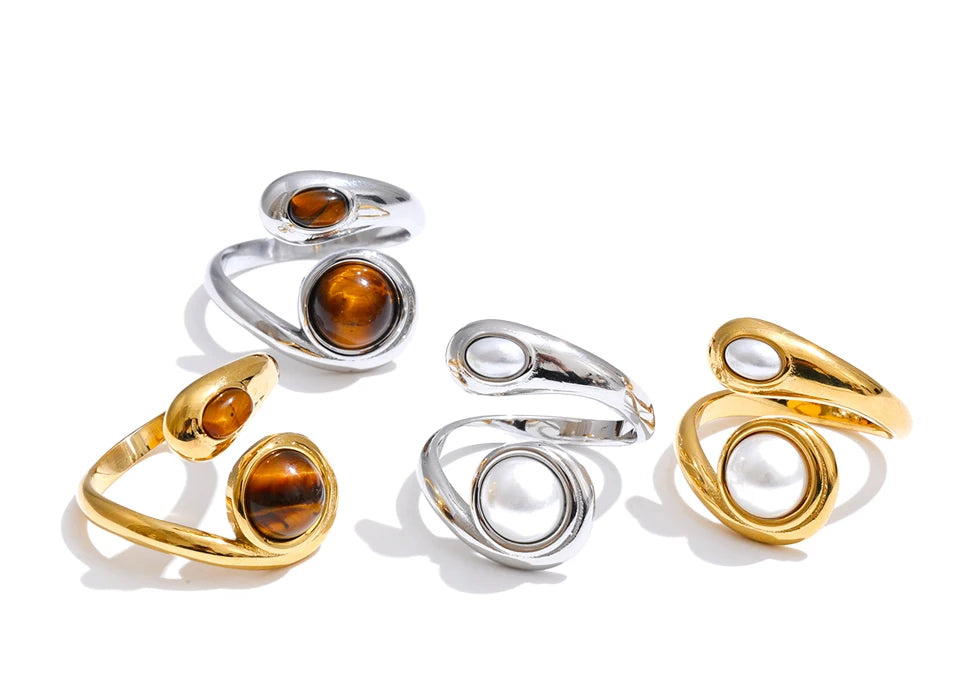 Pearl natural stone geometric ring in 18K gold-plated stainless steel with pearl and natural stone.