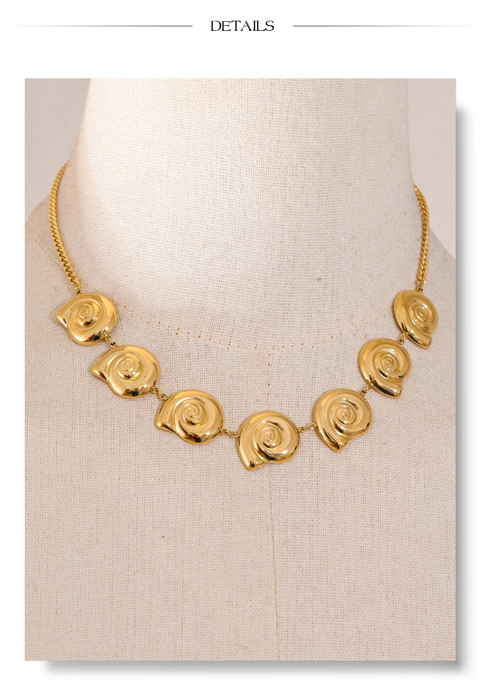 Shell geometric chain necklace in gold-plated stainless steel with shell.
