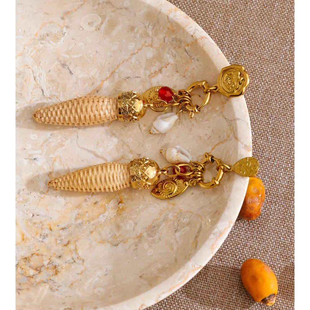 Geometric earrings in gold-plated stainless steel.
