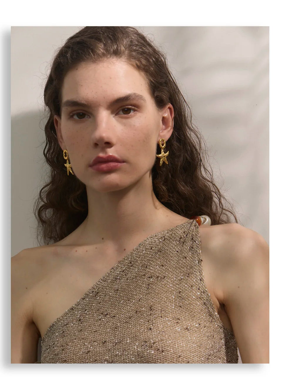 Star earrings in gold-plated stainless steel.