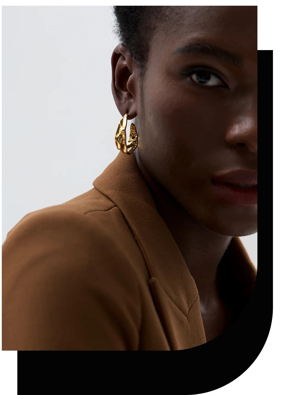 Geometric earrings in gold-plated 316L stainless steel.