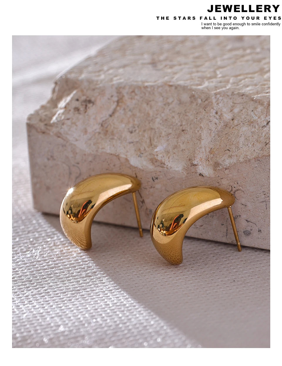 Geometric earrings in gold-plated stainless steel.