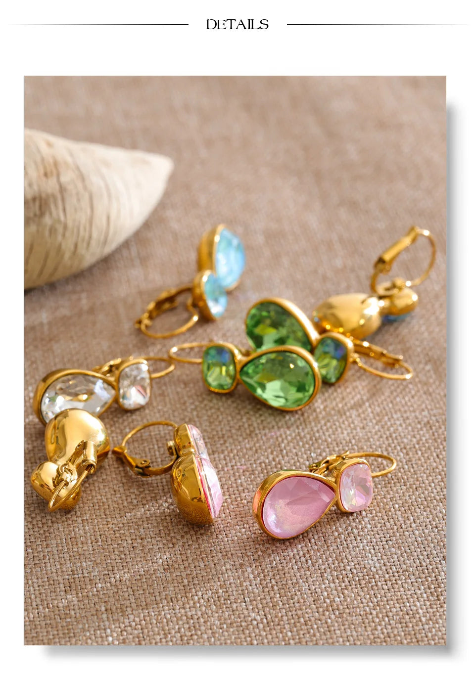 Crystal geometric earrings in gold-plated stainless steel with crystal.