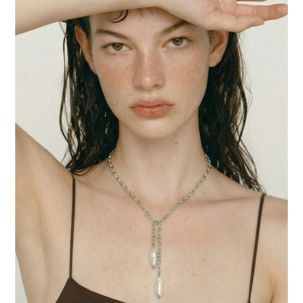 Pearl geometric chain necklace in gold-plated stainless steel with pearl.