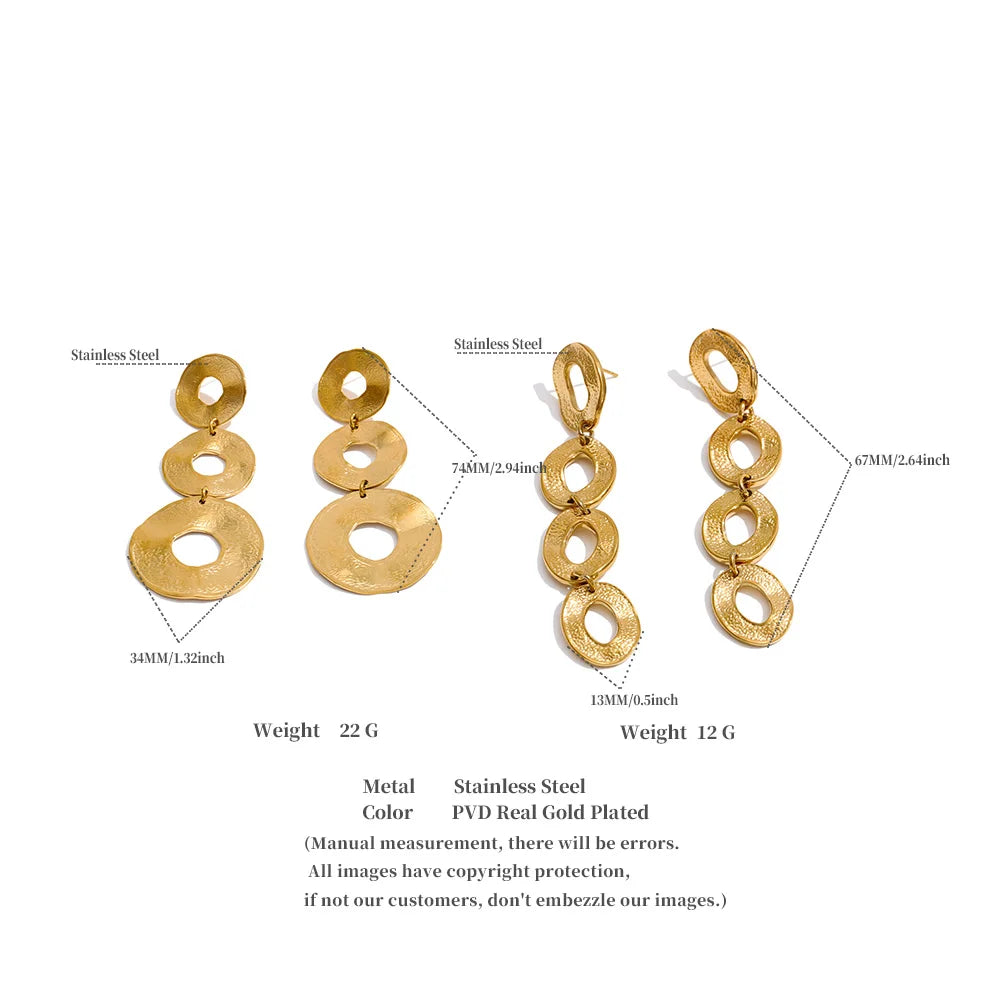 Geometric earrings in gold-plated stainless steel.