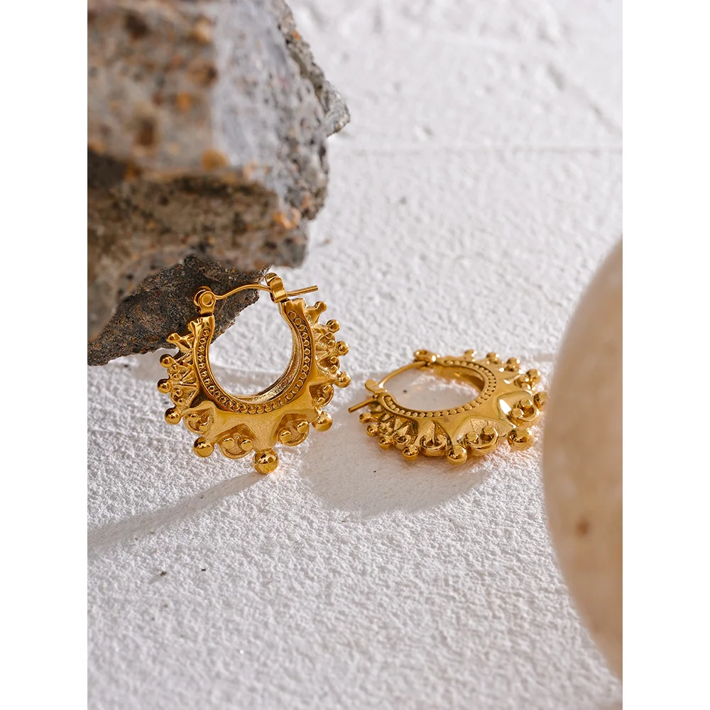 Vintage geometric earrings in gold-plated stainless steel.