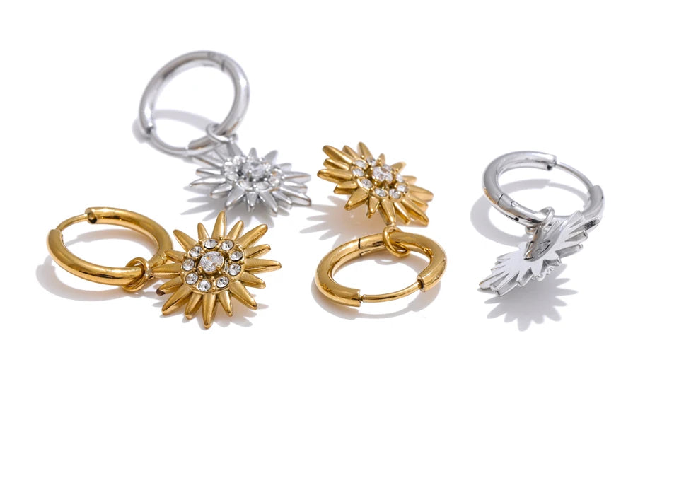 Cubic zirconia sun geometric earrings in gold-plated stainless steel with cubic zirconia.