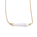 Freshwater pearl geometric chain necklace in gold-plated stainless steel with freshwater pearl.