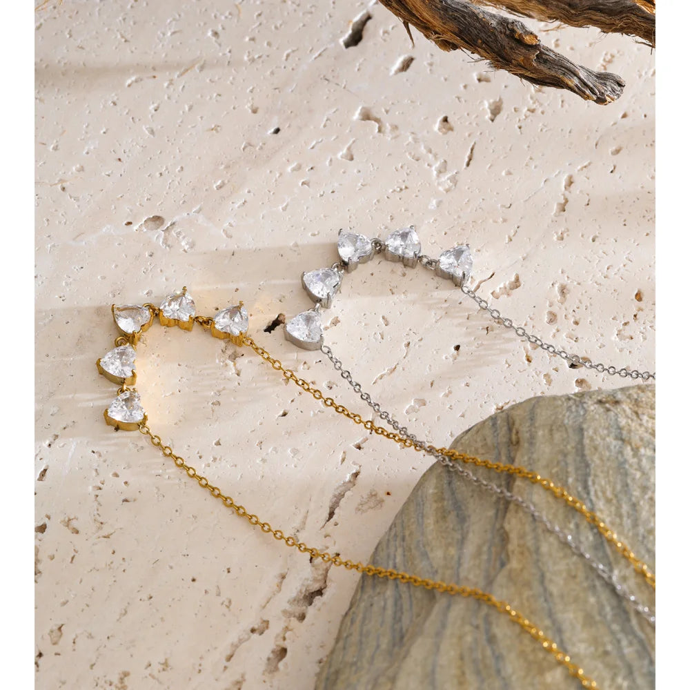 Cubic zirconia heart necklace in gold-plated stainless steel with cubic zirconia.