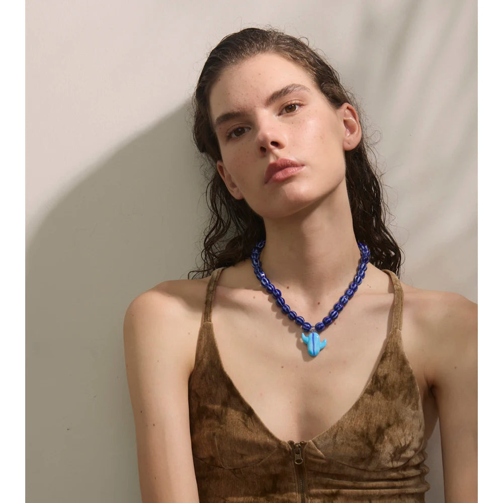 Blue beaded geometric necklace in gold-plated stainless steel.