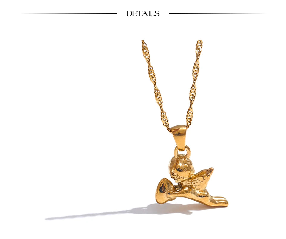 Heart geometric necklace in gold-plated stainless steel.