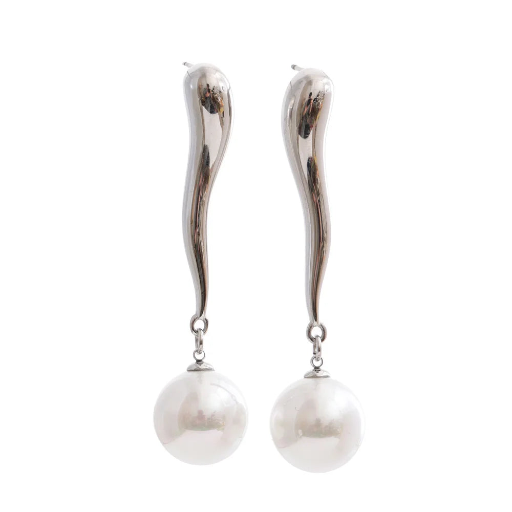 Pearl geometric earrings in gold-plated stainless steel with pearl.