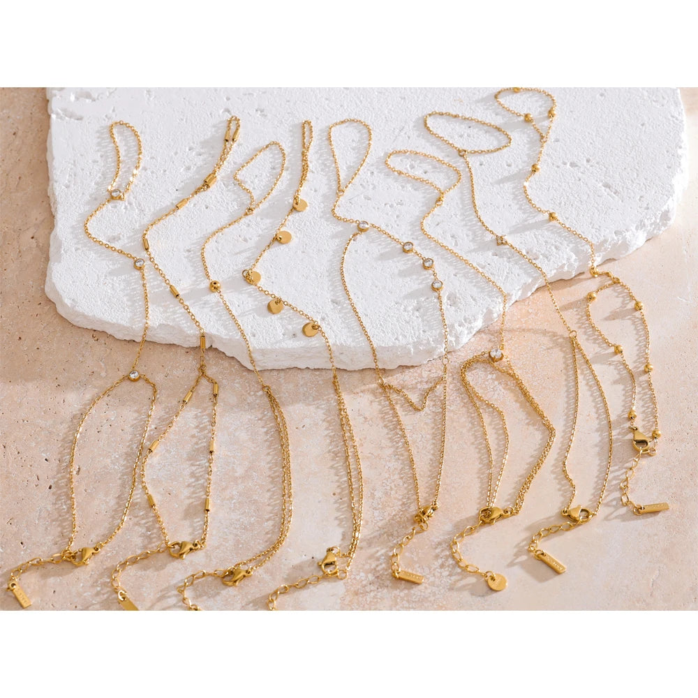 Cubic zirconia geometric chain necklace in gold-plated stainless steel with cubic zirconia.
