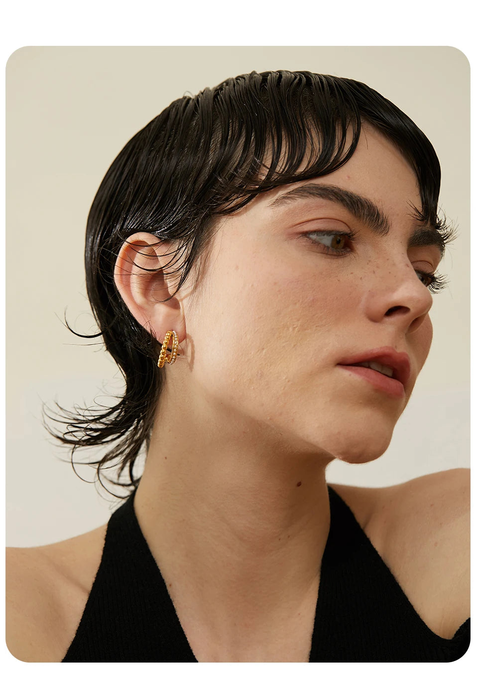 Pearl vintage geometric earrings in 18K gold-plated stainless steel with pearl.