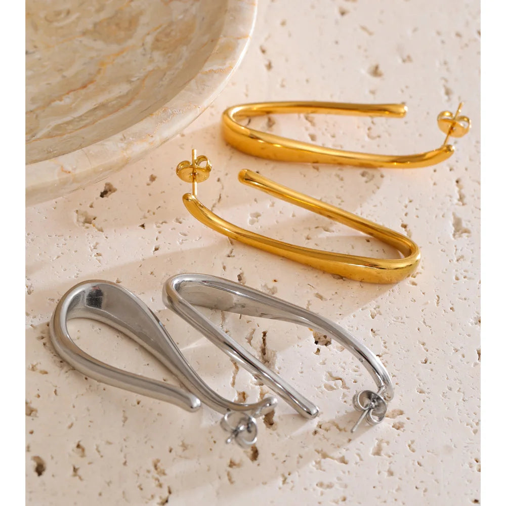 Geometric earrings in gold-plated 316L stainless steel.