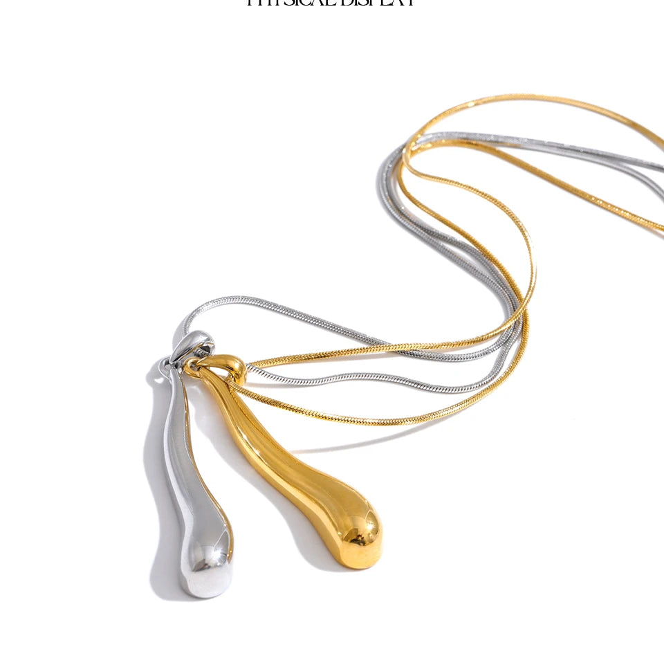 Geometric necklace in gold-plated stainless steel.