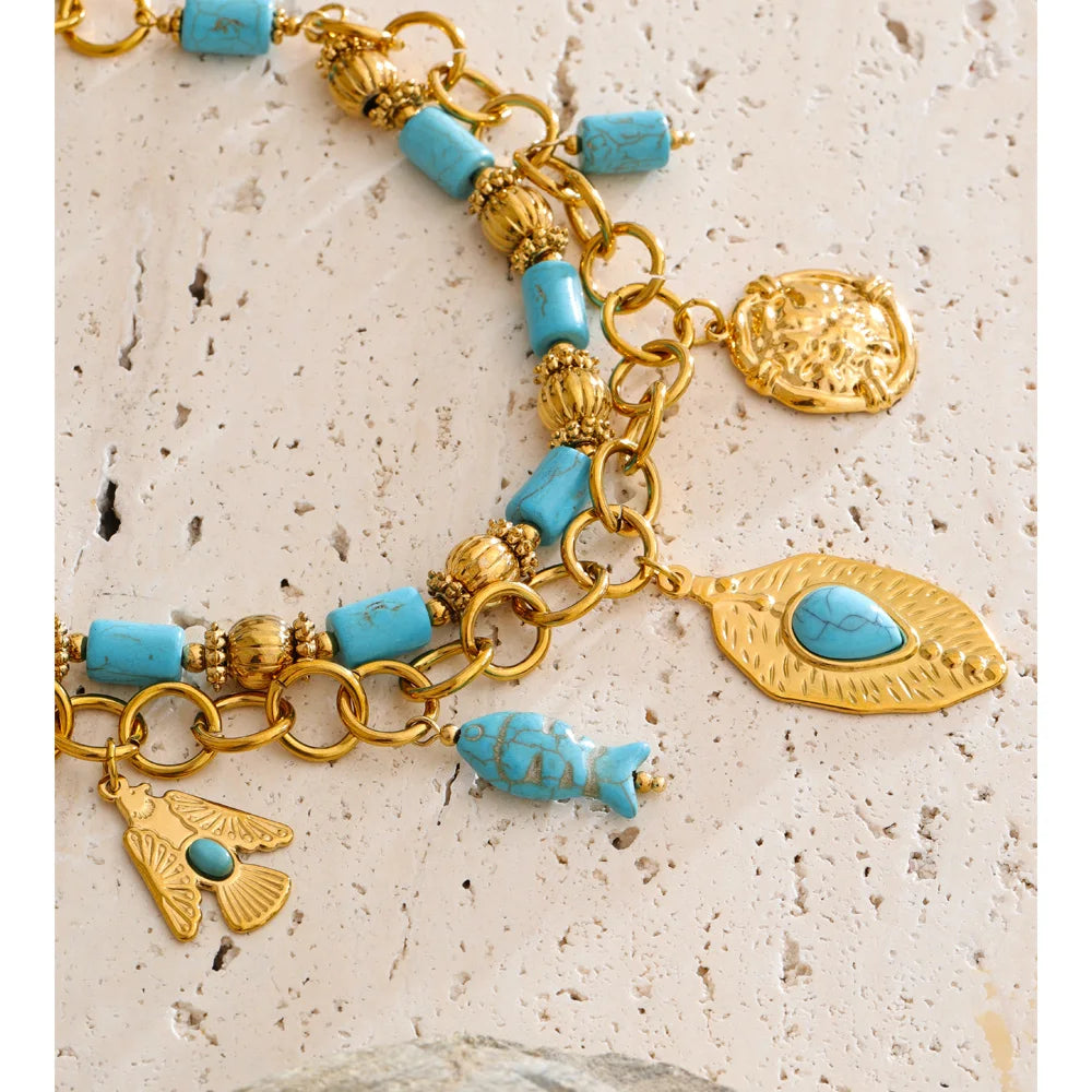Natural stone geometric necklace in gold-plated stainless steel with natural stone.