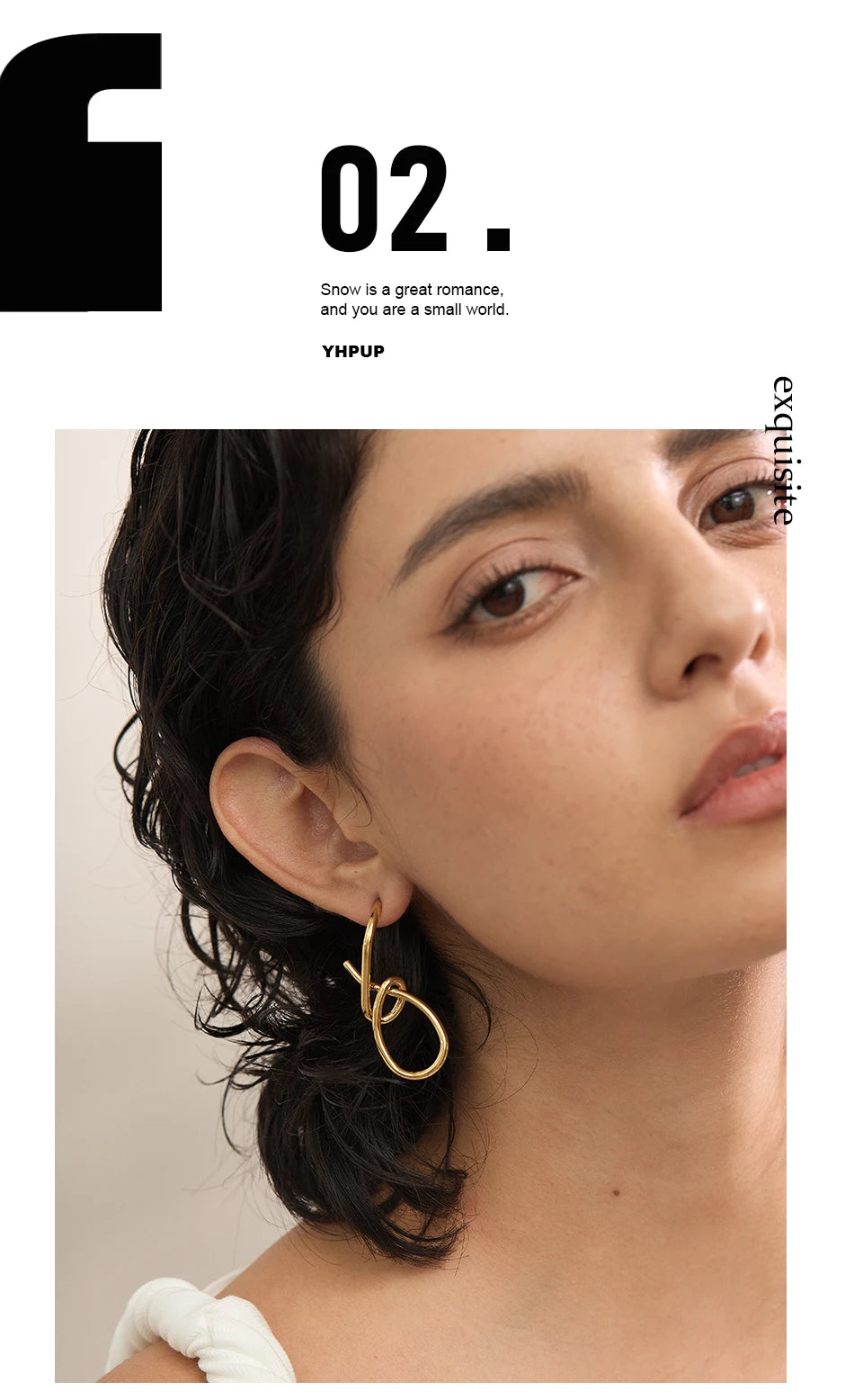 Geometric earrings in gold-plated stainless steel.