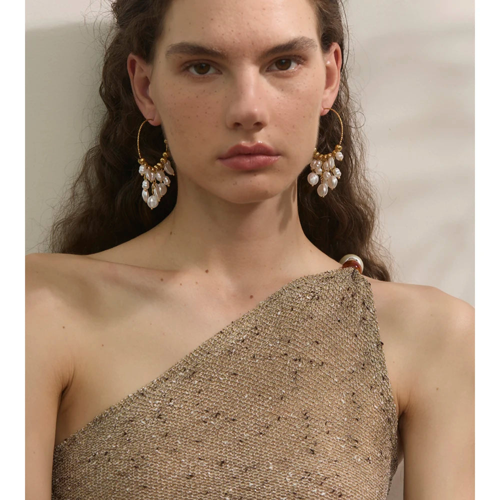 Pearl geometric earrings in gold-plated stainless steel with pearl.