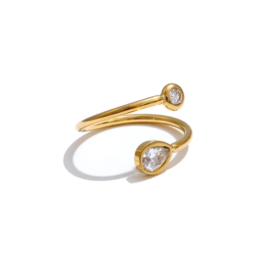 Cubic zirconia geometric ring in 18K gold-plated stainless steel with cubic zirconia.