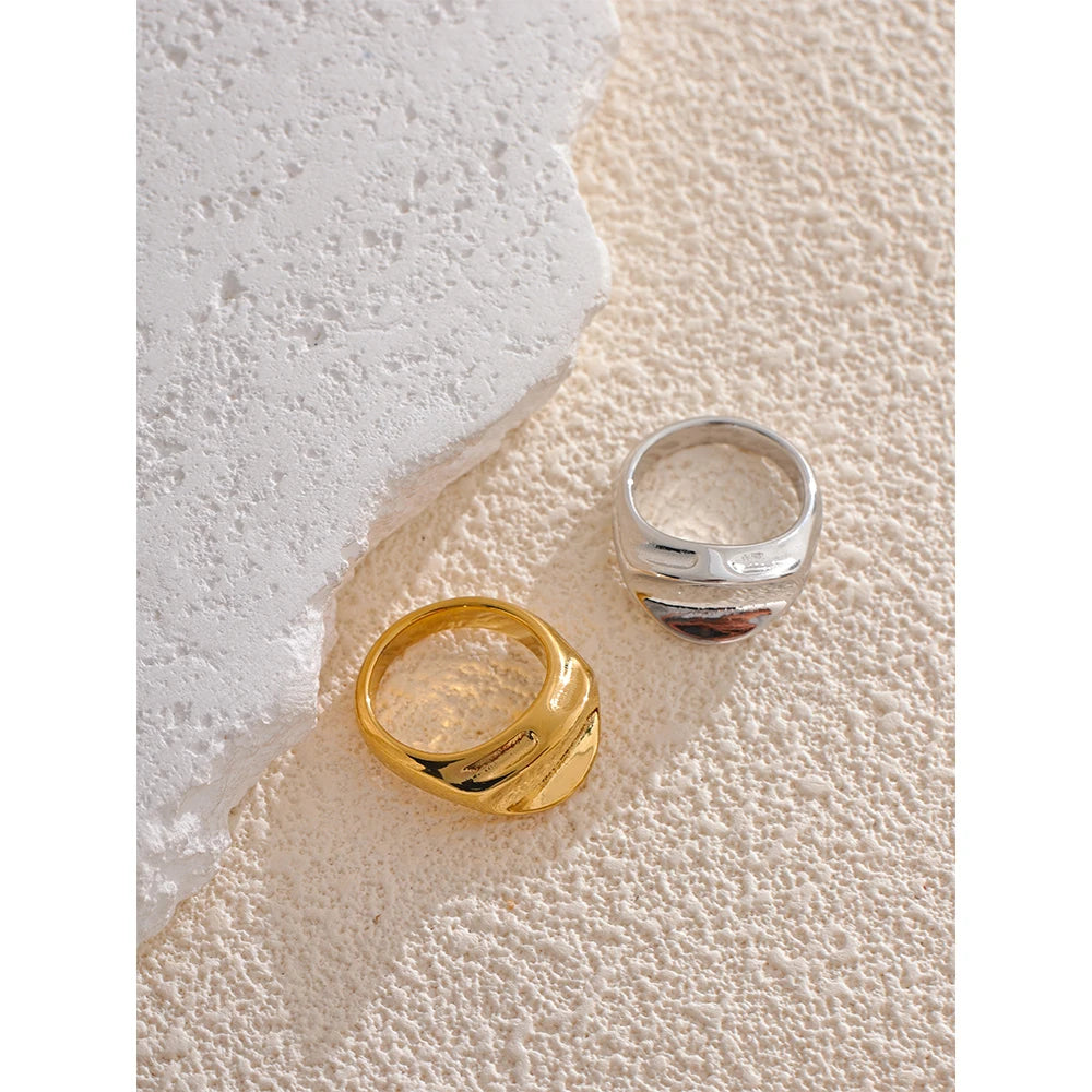 Geometric ring in gold-plated stainless steel.