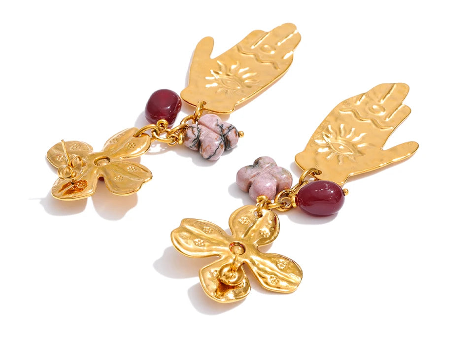 Flower earrings in gold-plated stainless steel.