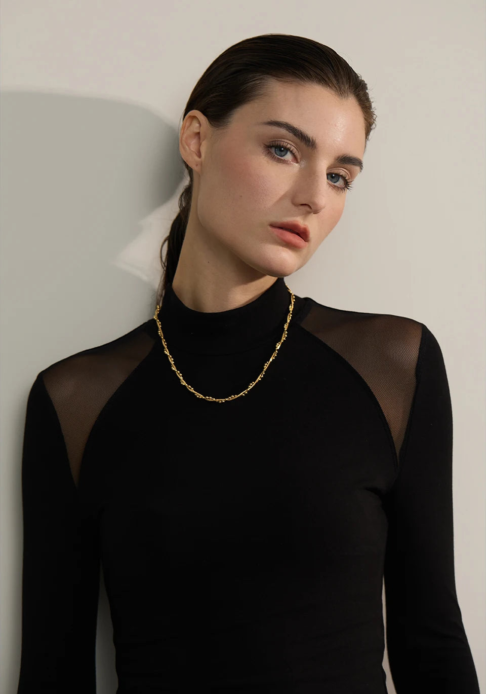 Geometric chain necklace in gold-plated stainless steel.