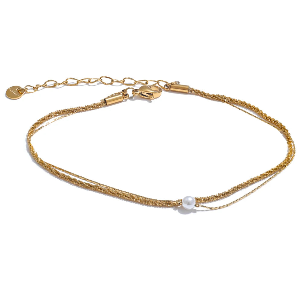 Pearl geometric chain necklace in gold-plated stainless steel with pearl.