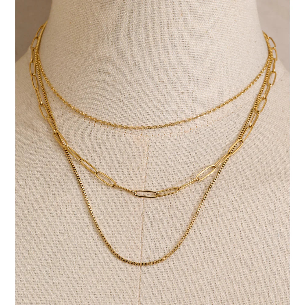 Geometric chain necklace in gold-plated stainless steel.