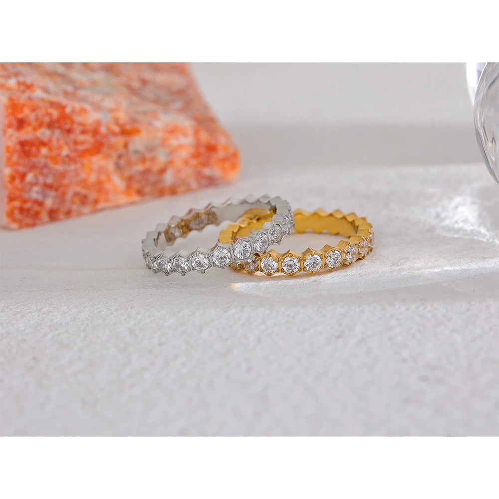 White cubic zirconia geometric ring in gold-plated stainless steel with cubic zirconia.