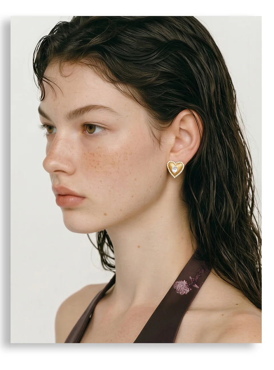Cubic zirconia heart earrings in gold-plated stainless steel with cubic zirconia.