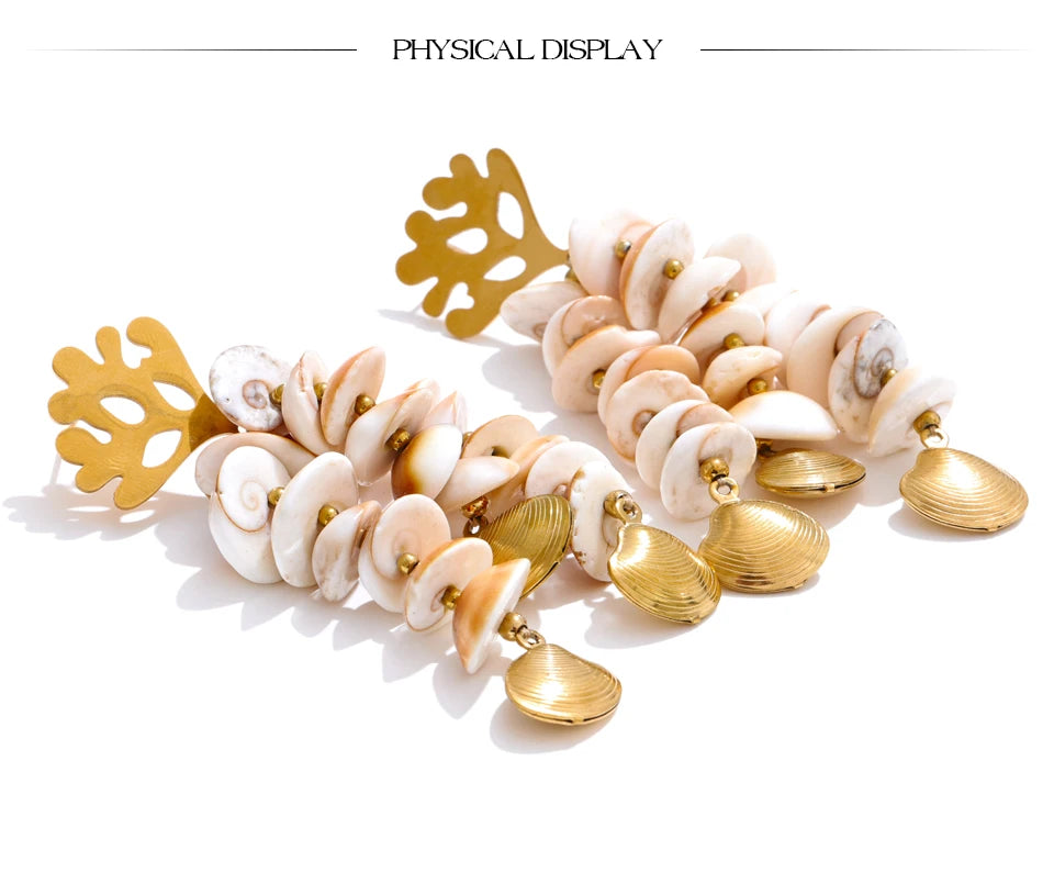 Shell geometric earrings in gold-plated stainless steel with shell.