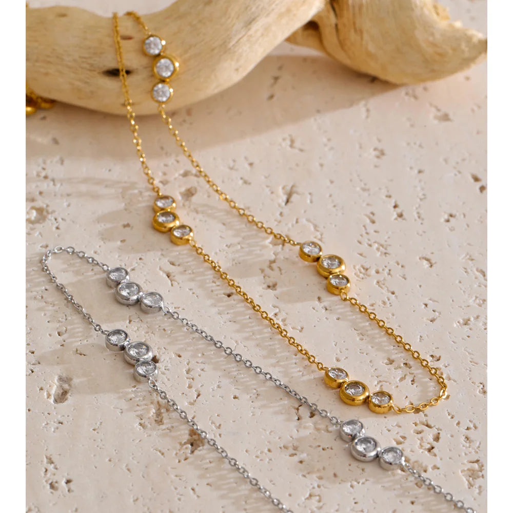 Cubic zirconia geometric chain necklace in gold-plated stainless steel with cubic zirconia.