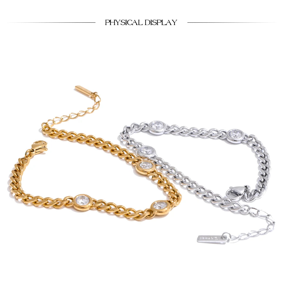 Cubic zirconia geometric chain necklace in gold-plated stainless steel with cubic zirconia.