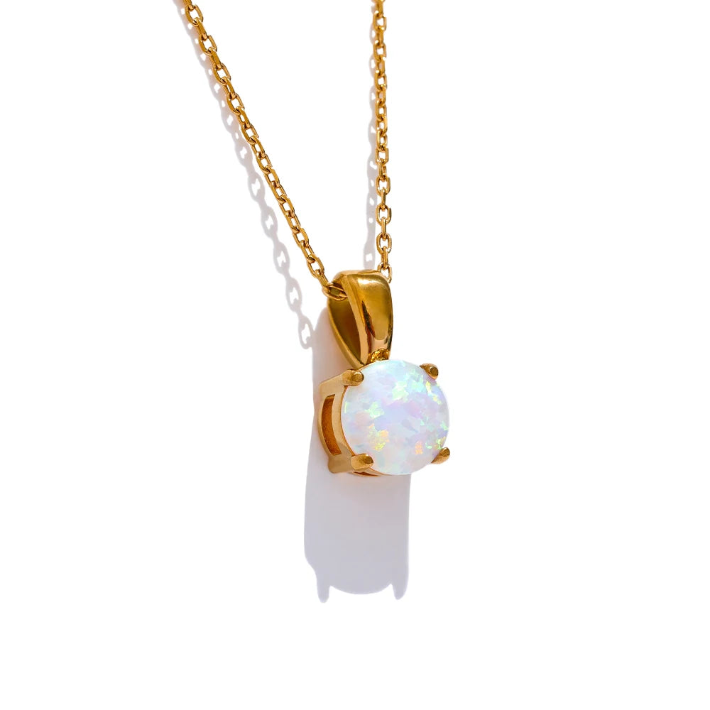 Natural stone geometric necklace in gold-plated stainless steel with natural stone.