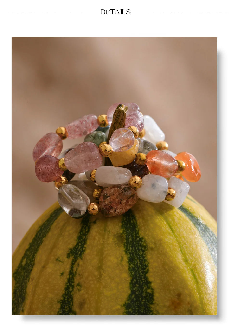 Natural stone geometric ring in 18K gold-plated stainless steel with natural stone.