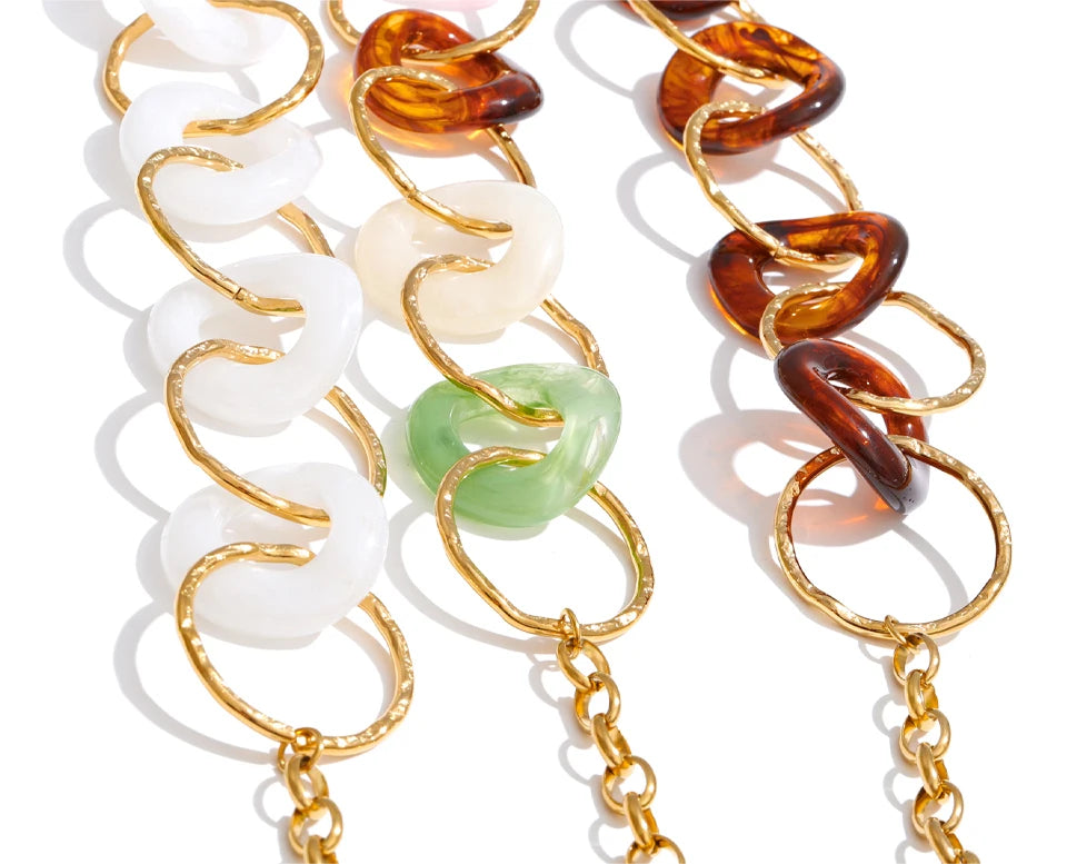 Resin acrylic geometric necklace in gold-plated stainless steel with resin and acrylic.