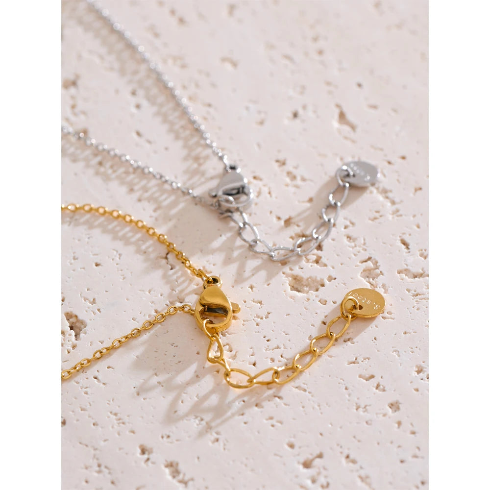 Cubic zirconia geometric chain necklace in gold-plated stainless steel with cubic zirconia.