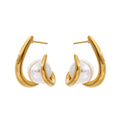 Pearl geometric earrings in gold-plated stainless steel with pearl.