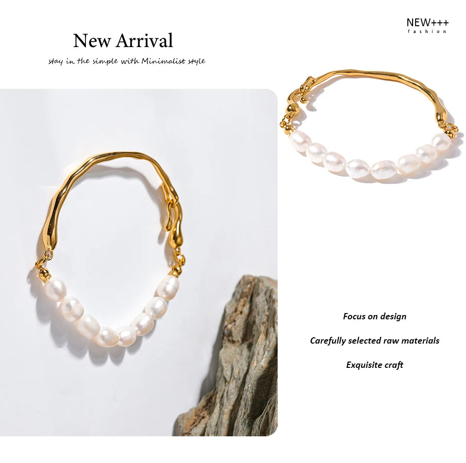 Freshwater pearl geometric bracelet in 18K gold-plated stainless steel with freshwater pearl.