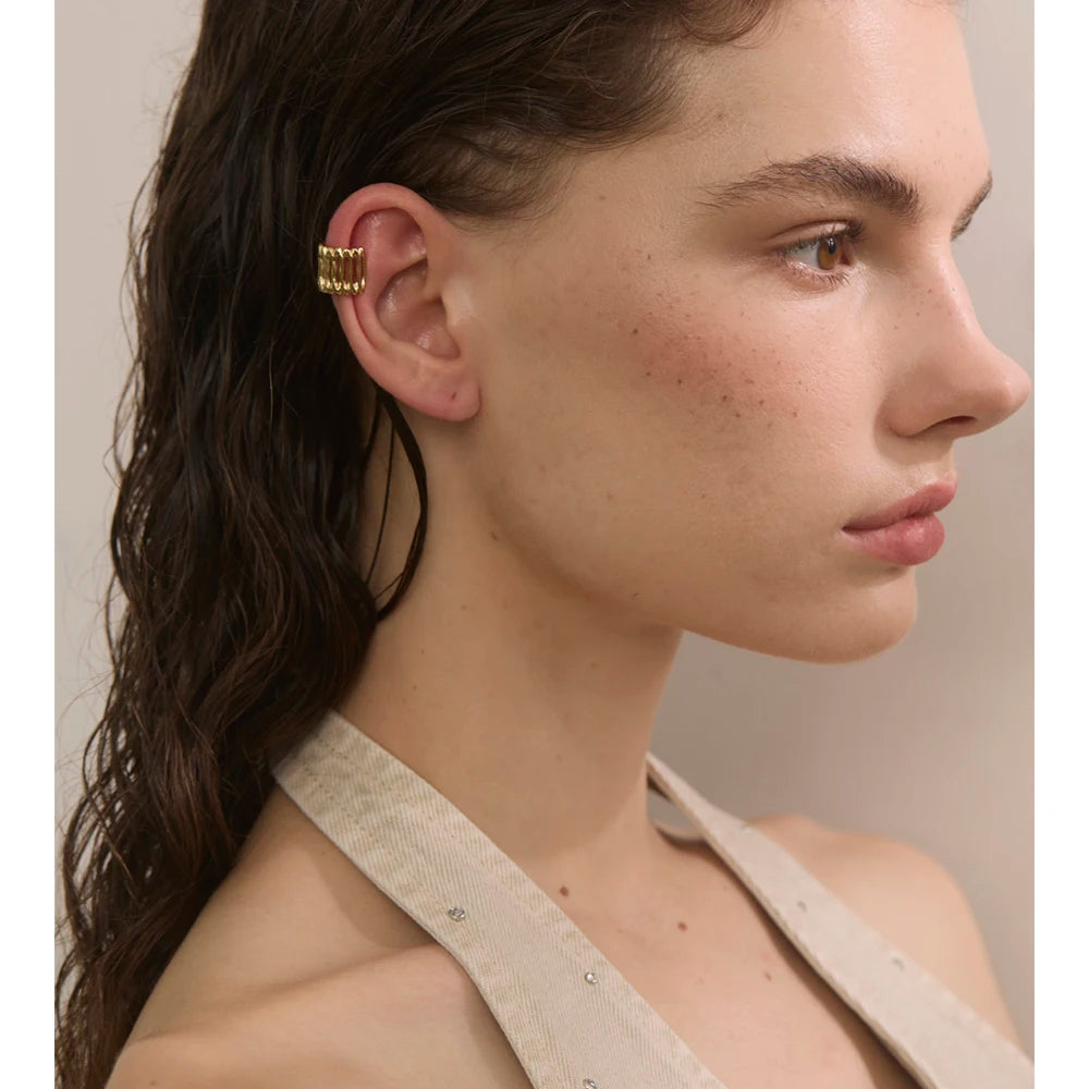 Geometric layered earrings in gold-plated stainless steel.
